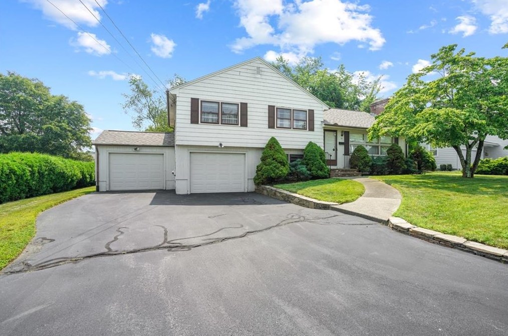 12 Hybrid Dr, Cranston RI 02920-5804 exterior