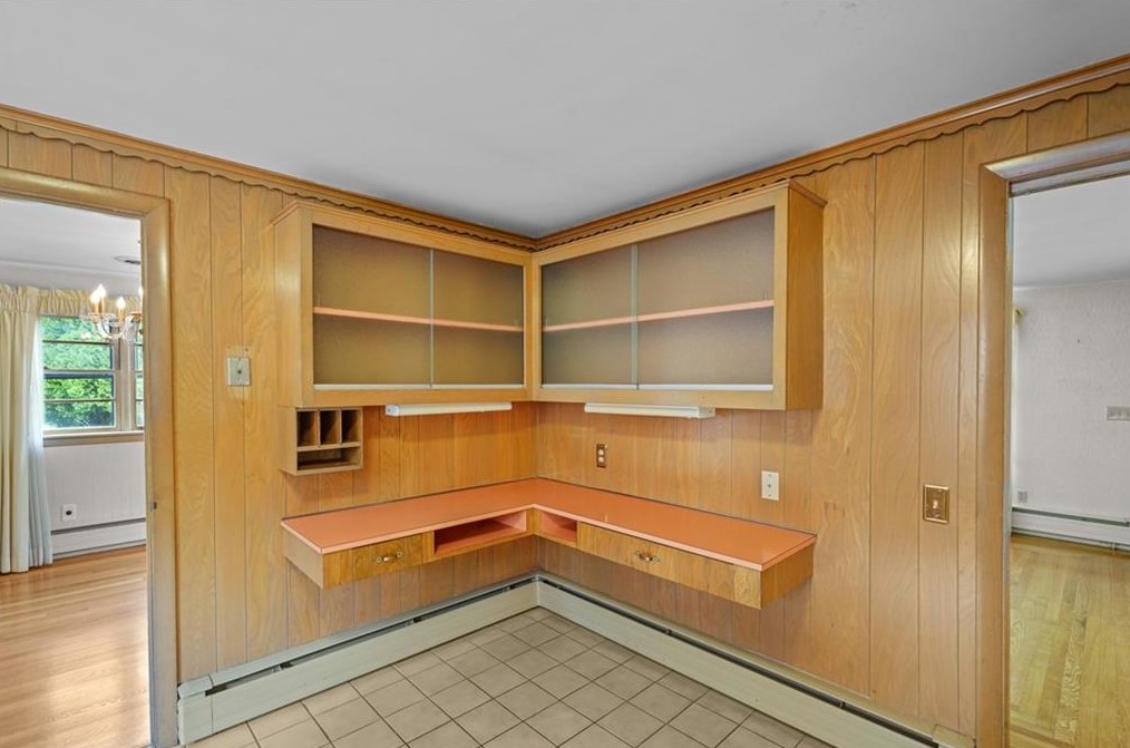 12 Hybrid Dr, Cranston RI 02920-5804 exterior