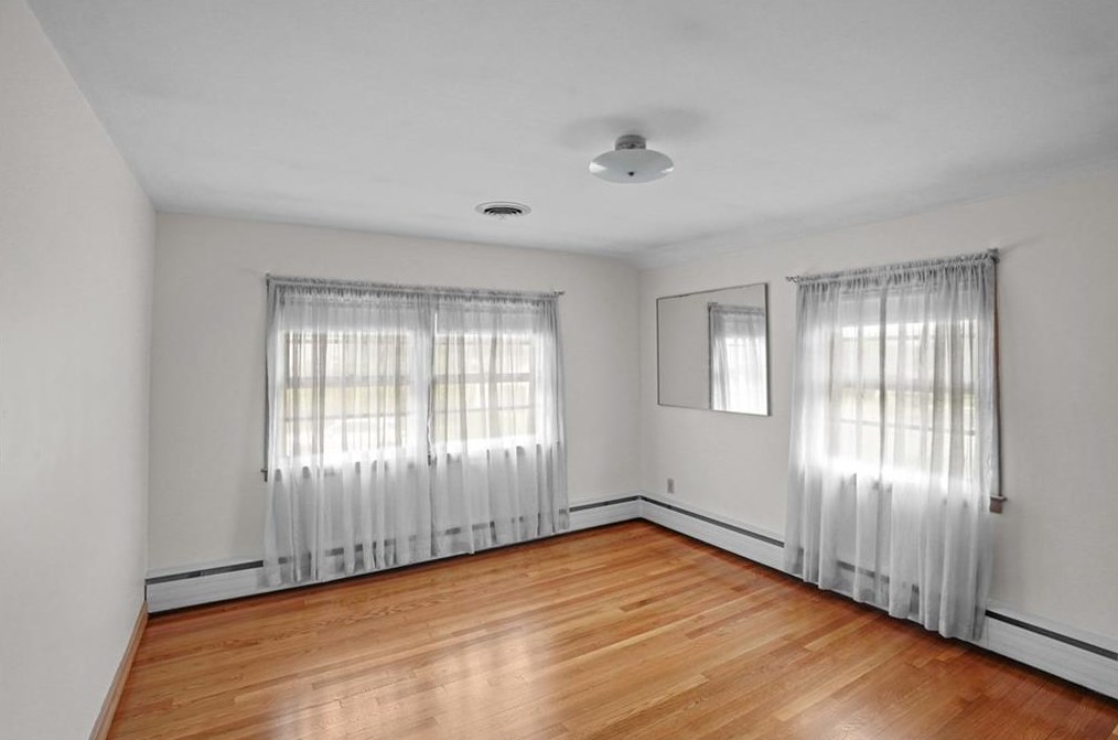 12 Hybrid Dr, Cranston RI 02920-5804 exterior