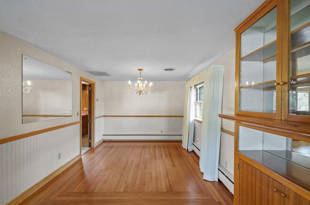 12 Hybrid Dr, Cranston RI 02920-5804 exterior