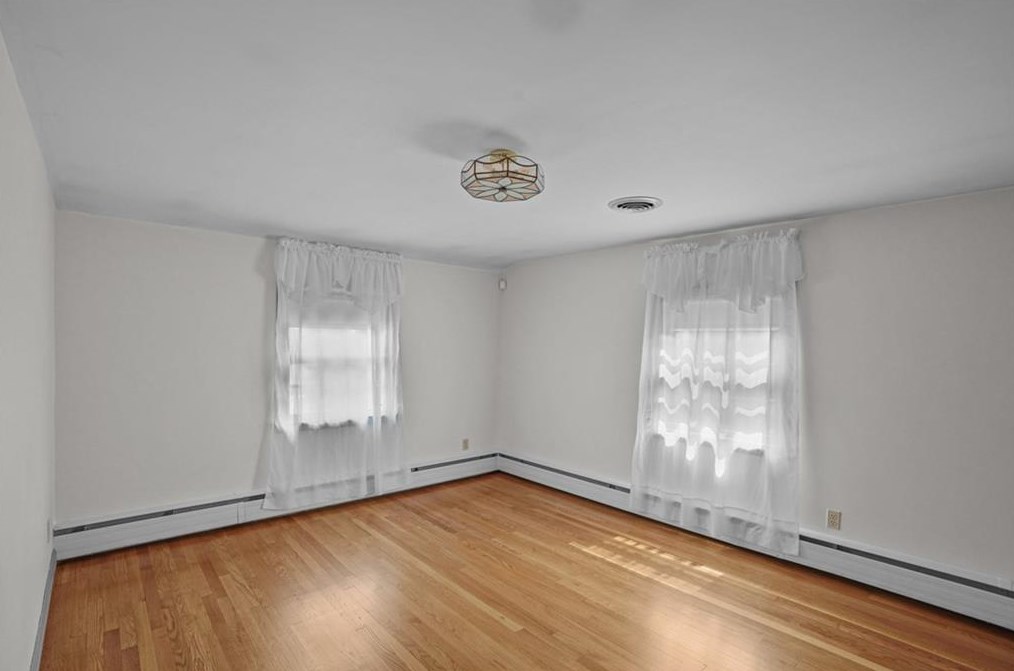 12 Hybrid Dr, Cranston RI 02920-5804 exterior