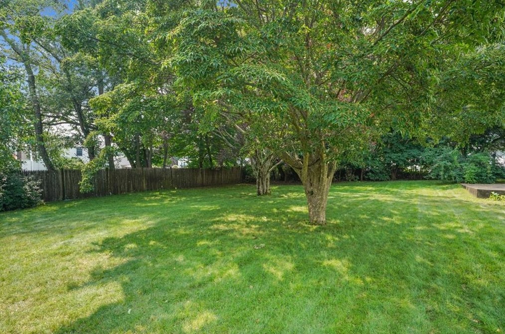 12 Hybrid Dr, Cranston RI 02920-5804 exterior