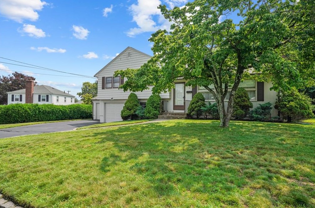 12 Hybrid Dr, Cranston RI 02920-5804 exterior