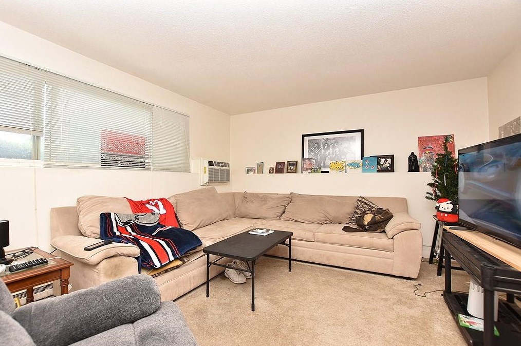 120 Pilgrim Pkwy #1, Warwick, RI 02888
