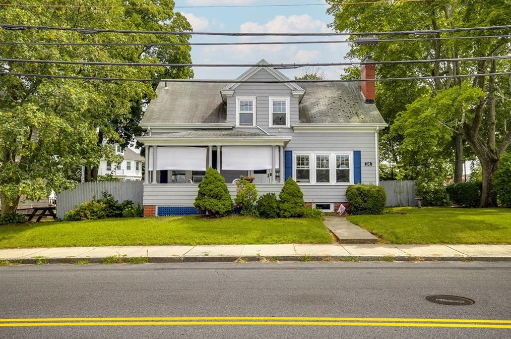 214 Pontiac Ave, Cranston, RI 02910-1826