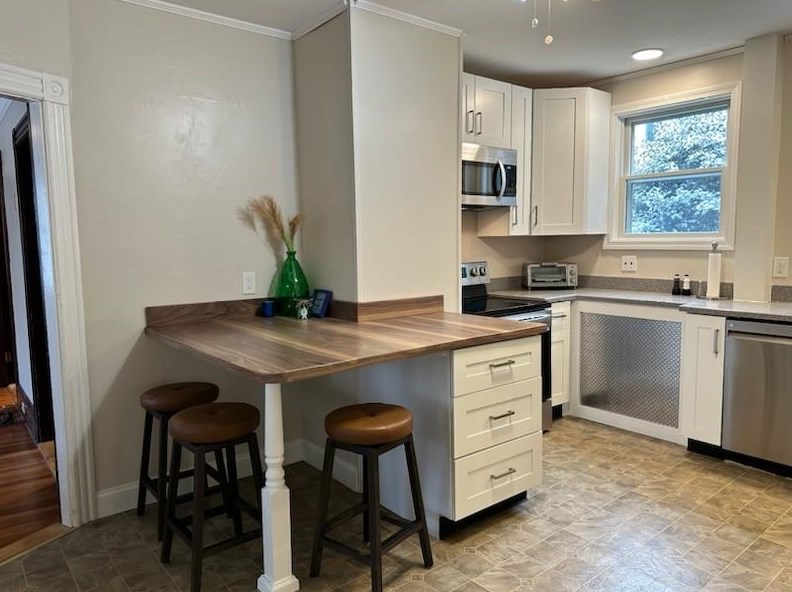 44 Charles St # 1, Middletown, RI