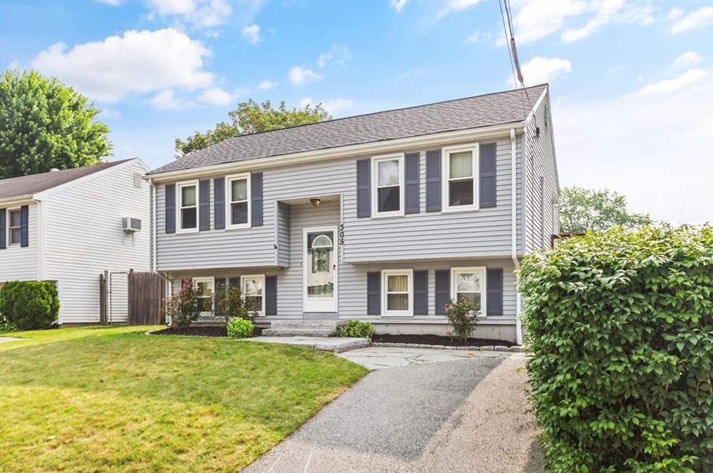 305 Minerva Ave, Cumberland, RI 02864