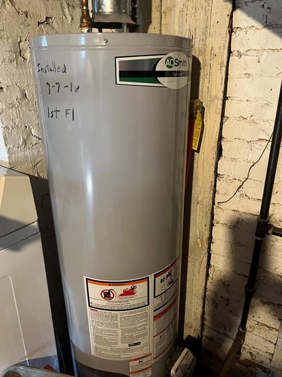 84 Summer St, Cranston RI 02910-5737 exterior