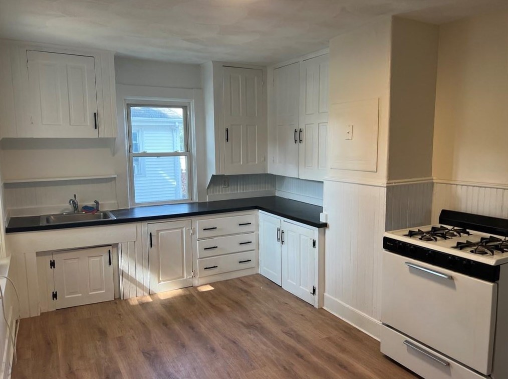 84 Summer St, Cranston RI 02910-5737 exterior