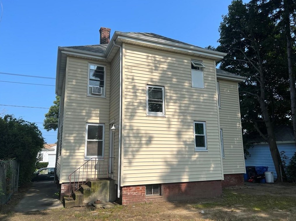 84 Summer St, Cranston RI 02910-5737 exterior