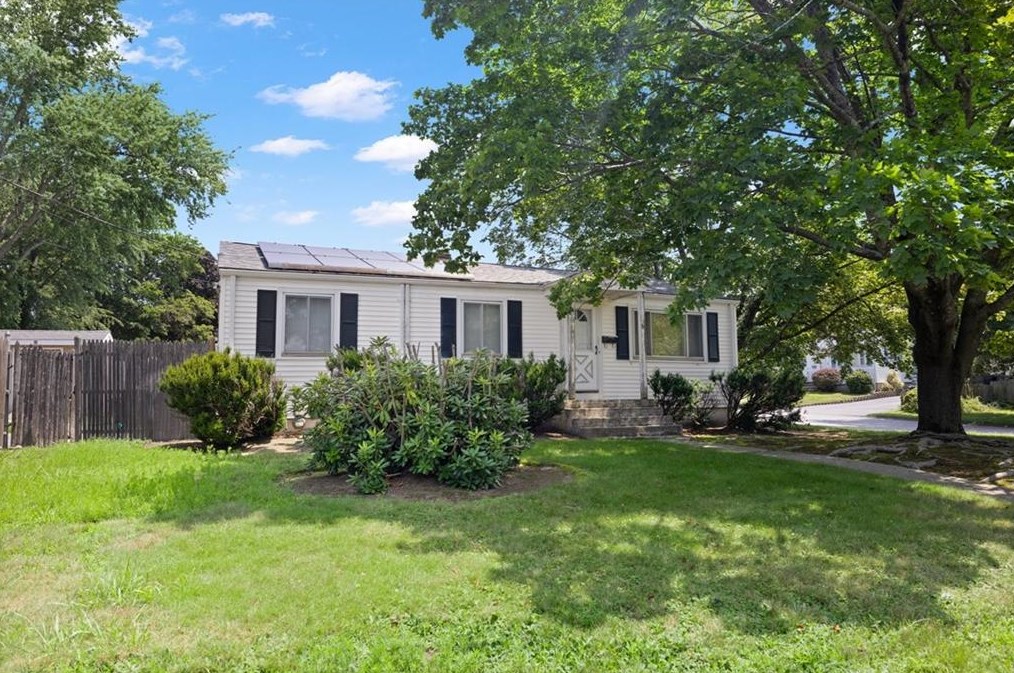 60 Meader St, Warwick, RI 02888