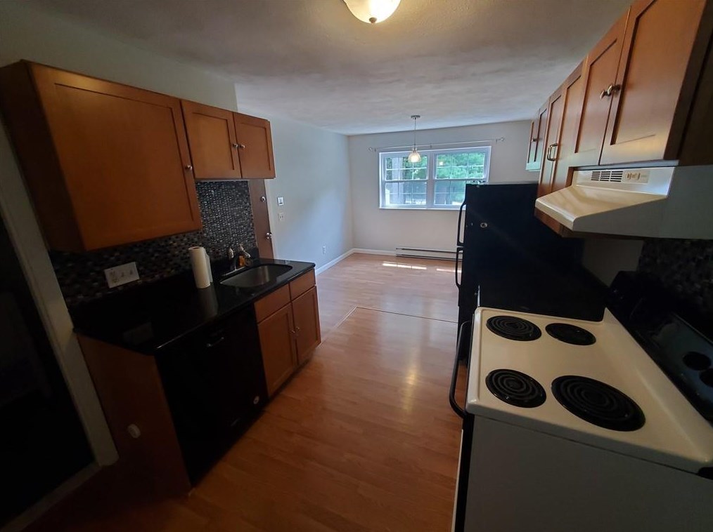 11 Stonehenge Dr, Smithfield RI  02917-1658 exterior