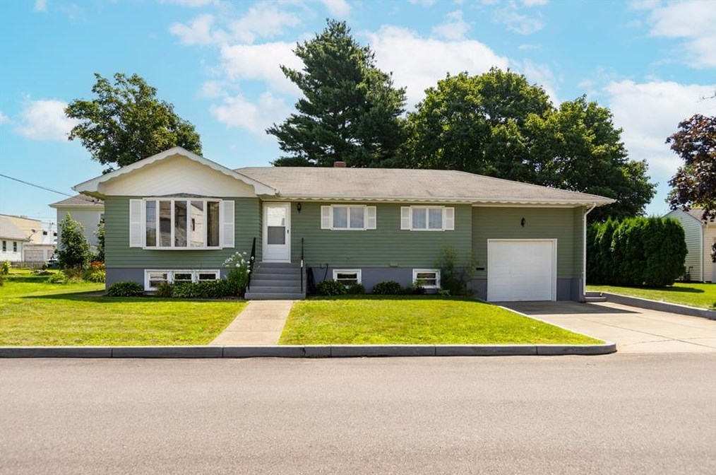 26 Woodland Ave, East Providence, RI 02914