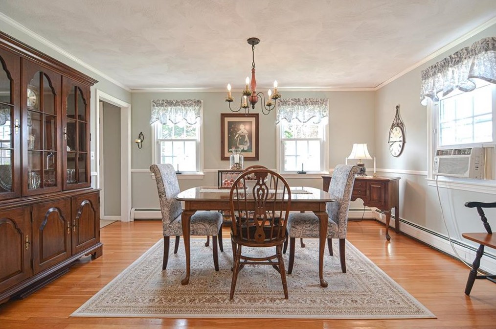 43 Academy Ave, Bristol RI 02809-4102 exterior