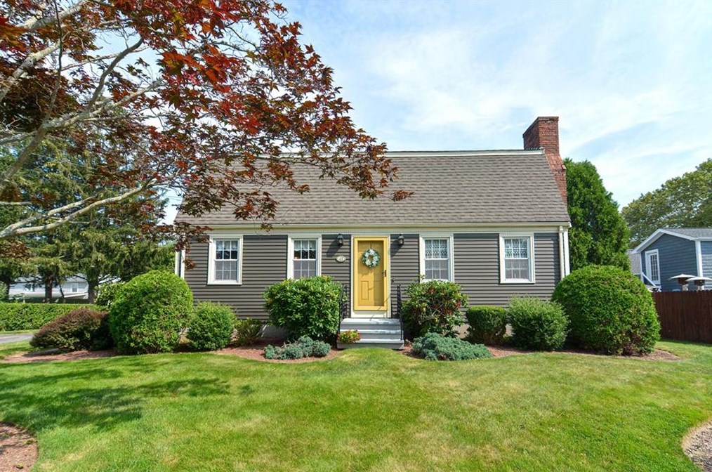 43 Academy Ave, Bristol, RI 02809-4102