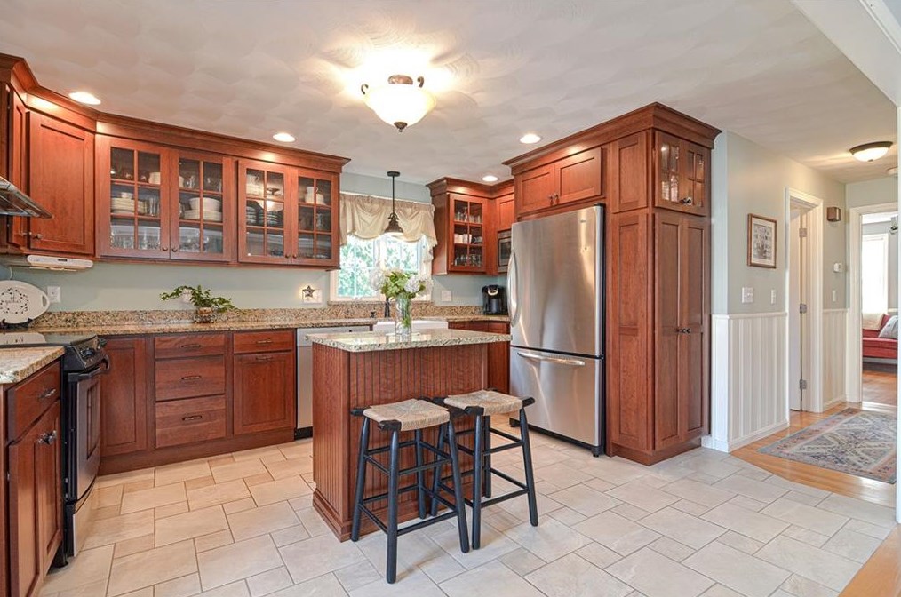 43 Academy Ave, Bristol RI 02809-4102 exterior