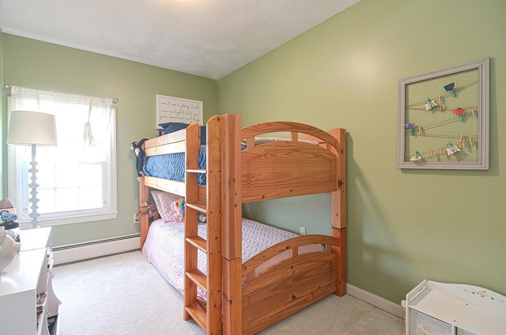 43 Academy Ave, Bristol RI 02809-4102 exterior