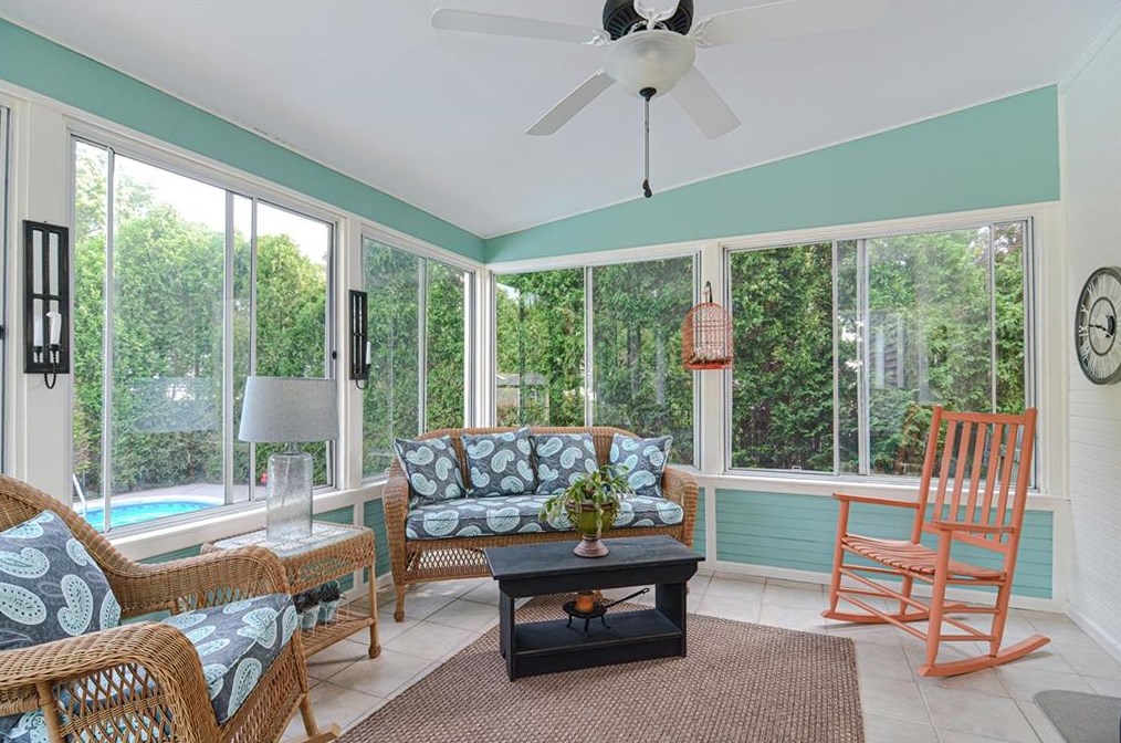 43 Academy Ave, Bristol RI 02809-4102 exterior