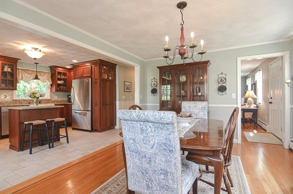 43 Academy Ave, Bristol RI 02809-4102 exterior