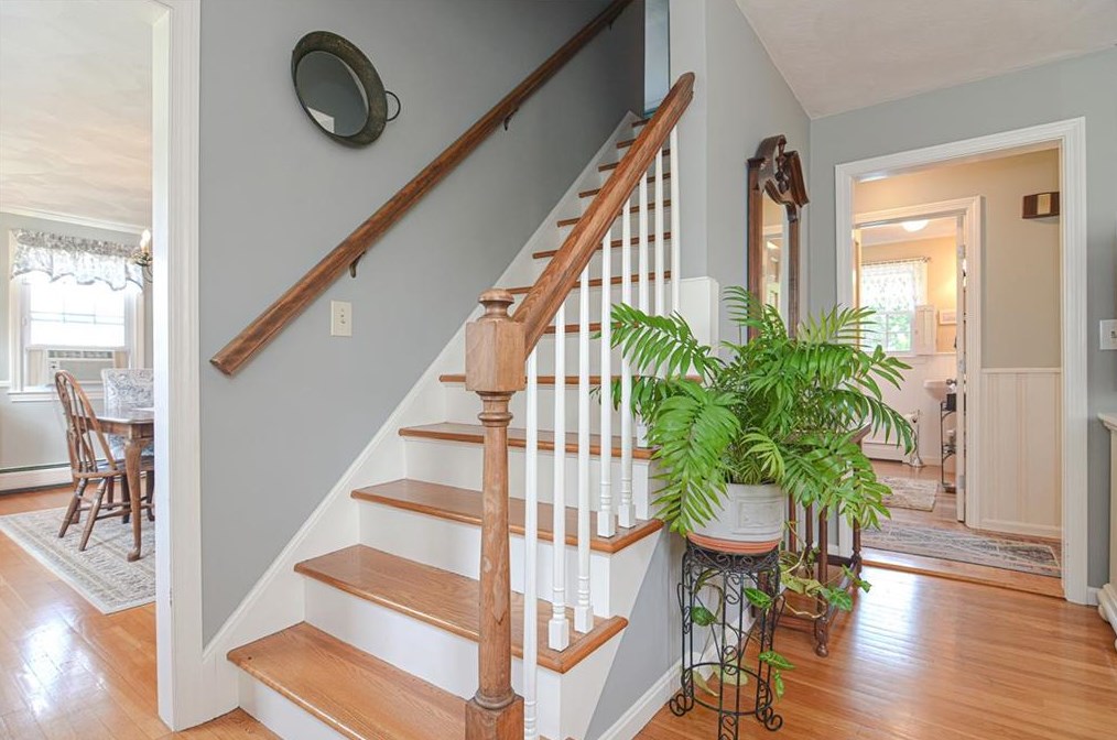 43 Academy Ave, Bristol RI 02809-4102 exterior