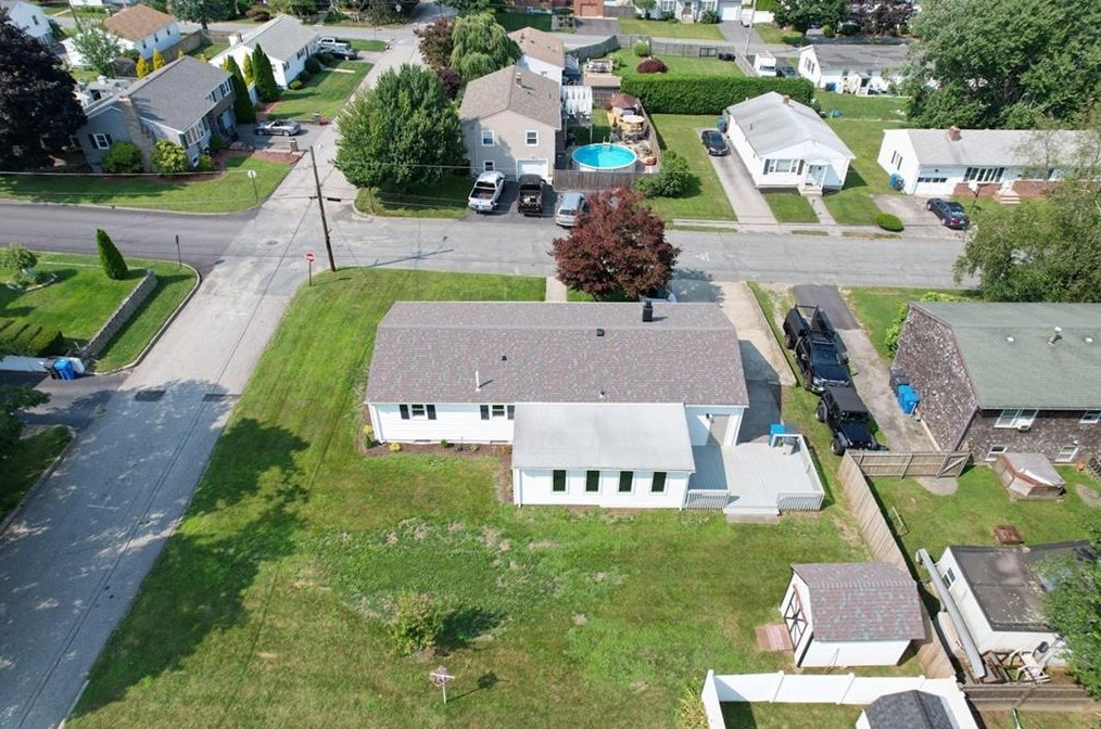 124 Hazelton St, Cranston RI 02920-4816 exterior