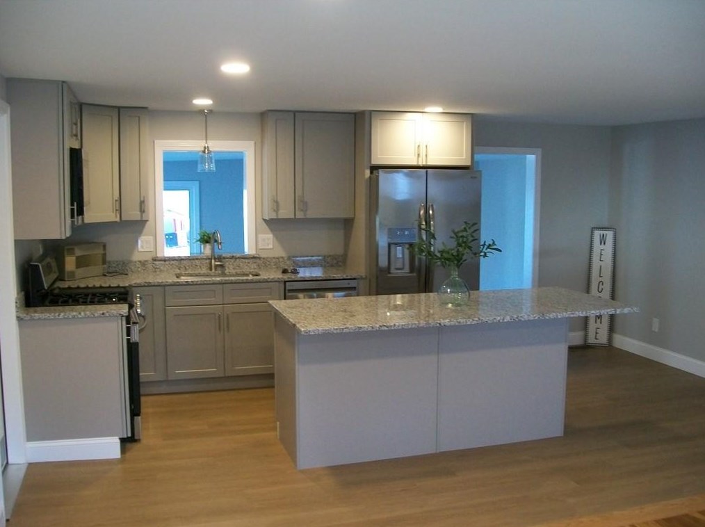 124 Hazelton St, Cranston RI 02920-4816 exterior