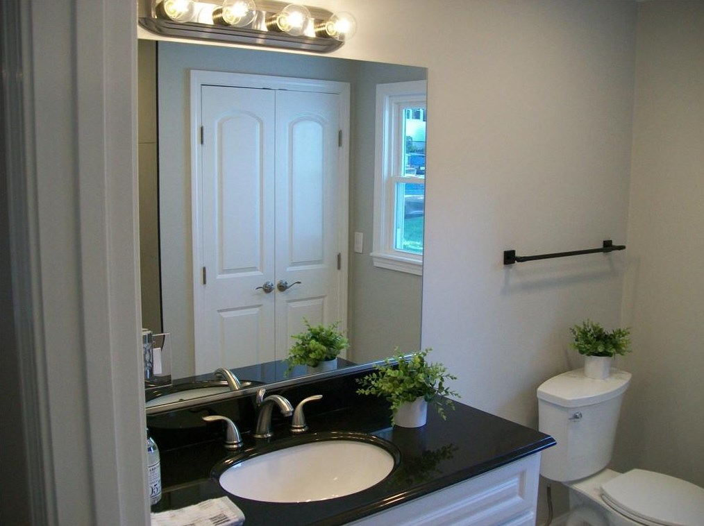 124 Hazelton St, Cranston RI 02920-4816 exterior