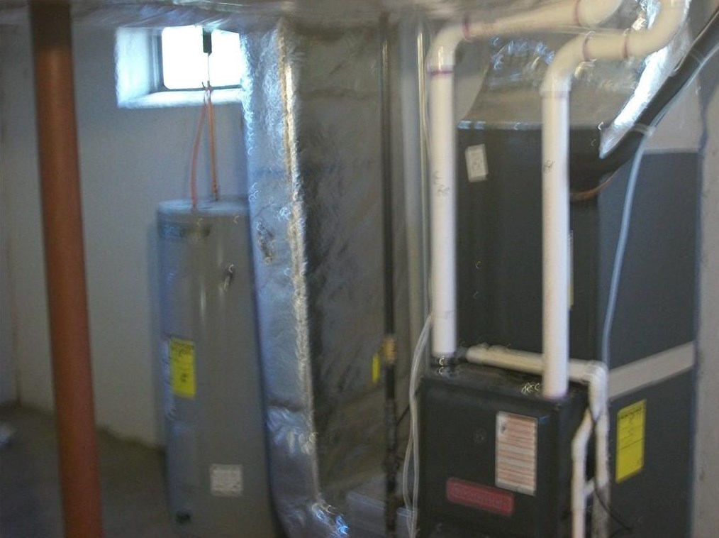 124 Hazelton St, Cranston RI 02920-4816 exterior