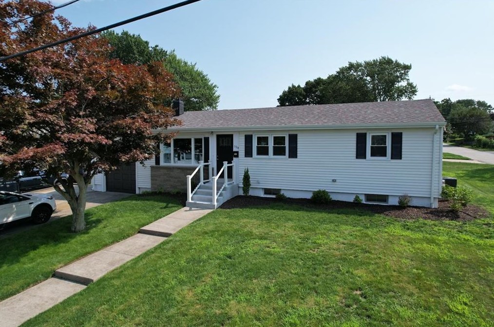 124 Hazelton St, Cranston, RI 02920-6313