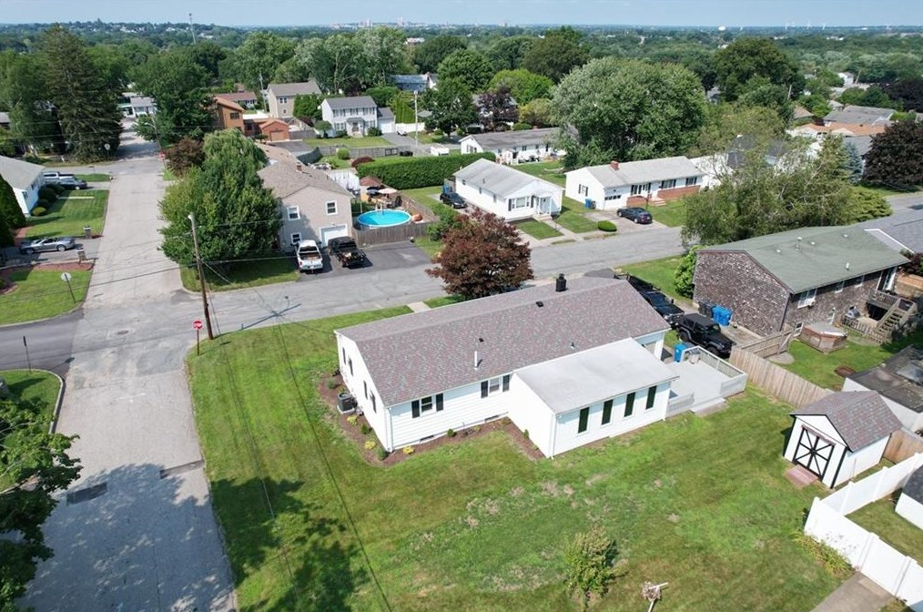 124 Hazelton St, Cranston RI 02920-4816 exterior