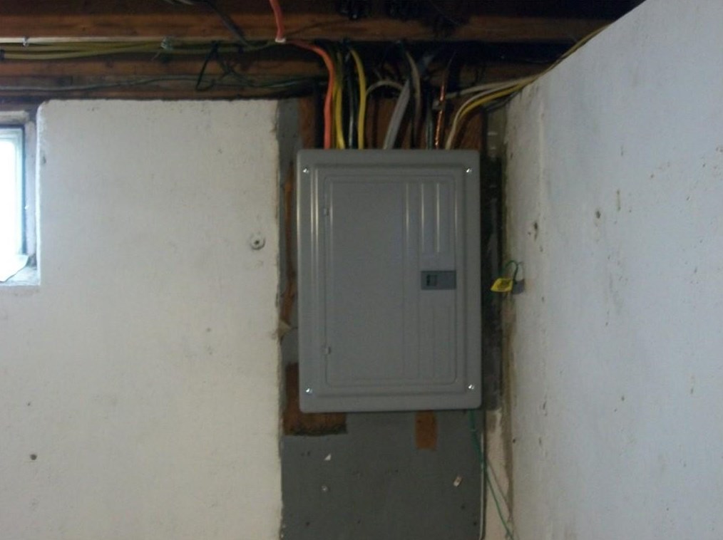 124 Hazelton St, Cranston RI 02920-4816 exterior