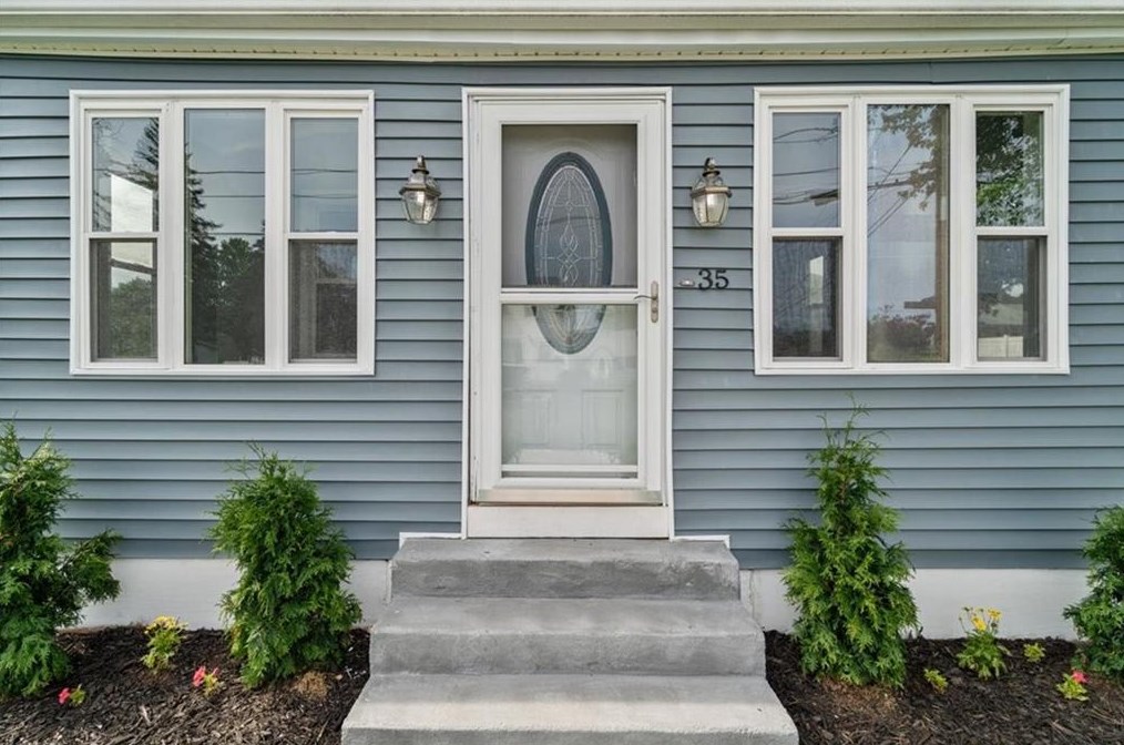 35 Hunter Ave, Providence, RI 02919