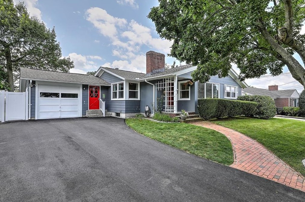 46 Cliffside Dr, Cranston, RI 02920-3310