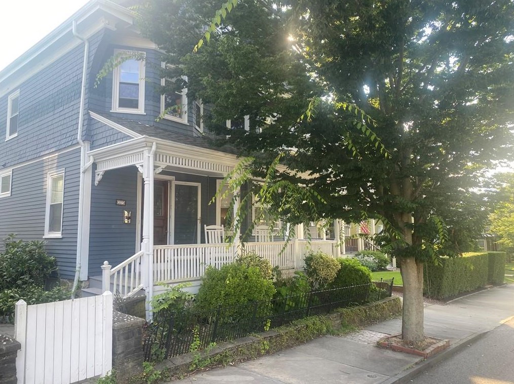 27 Mann Ave, Middletown, RI 02840