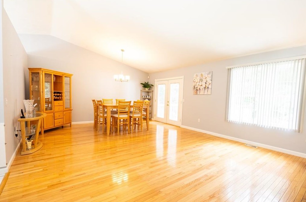 11 Walker Ln, Coventry, RI 02816