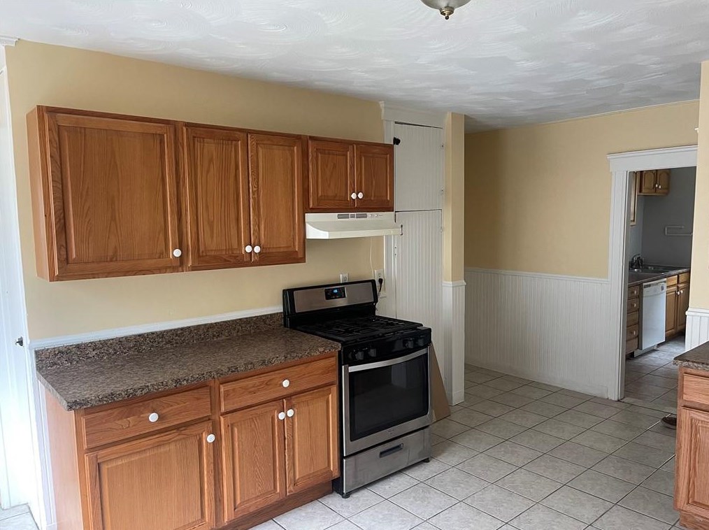 281 Mowry St #2, Woonsocket, RI 02895