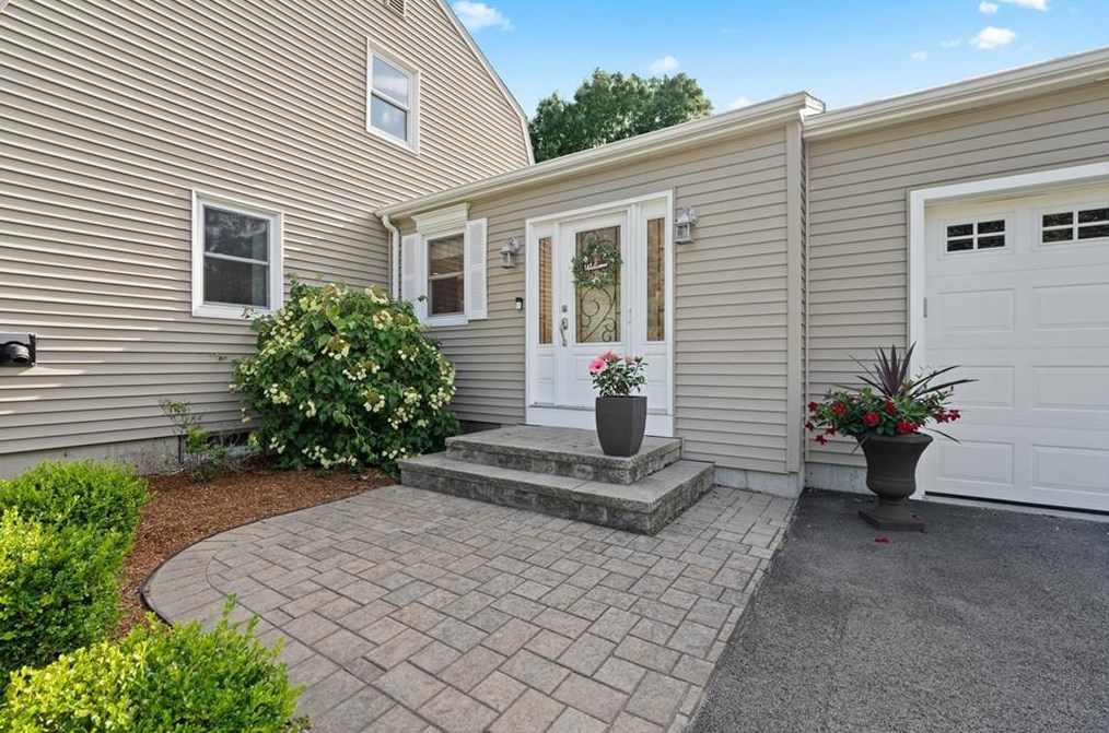 3 Greg Dr, Warren, RI 02885