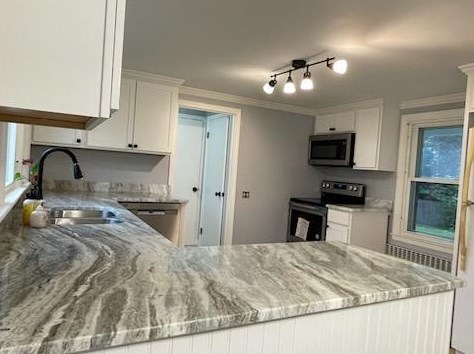 66 Mayflower St, East Providence, RI 02914-1413