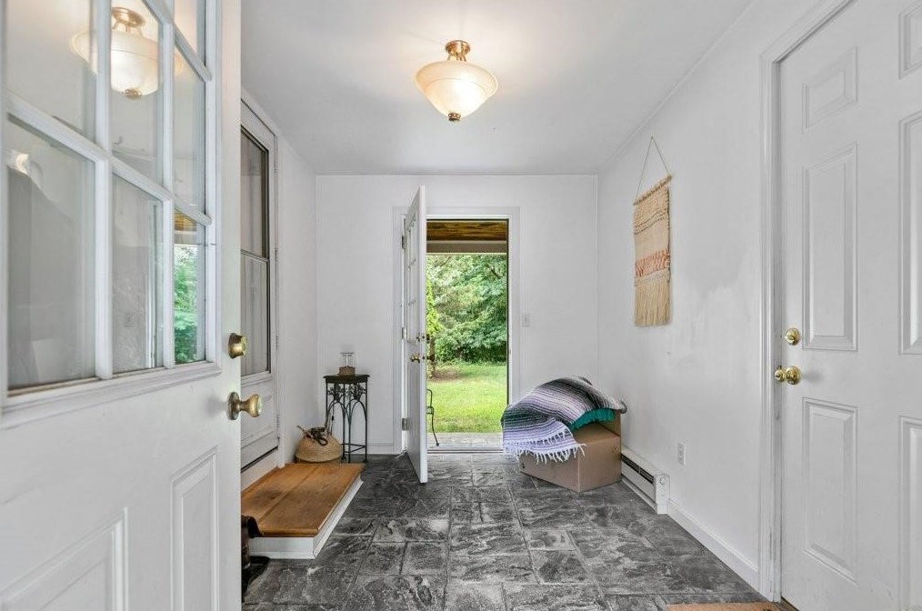 84 Tower Hill Rd, Tiverton, RI 02878