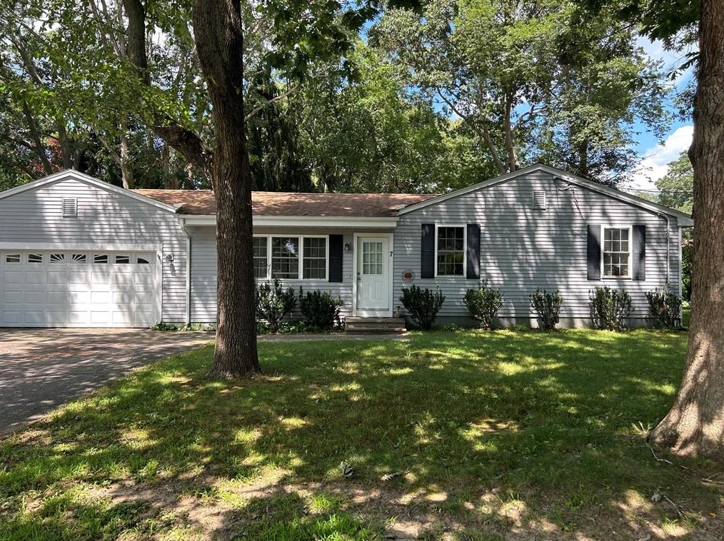 7 Shagbark Rd, South Kingstown, RI 02882