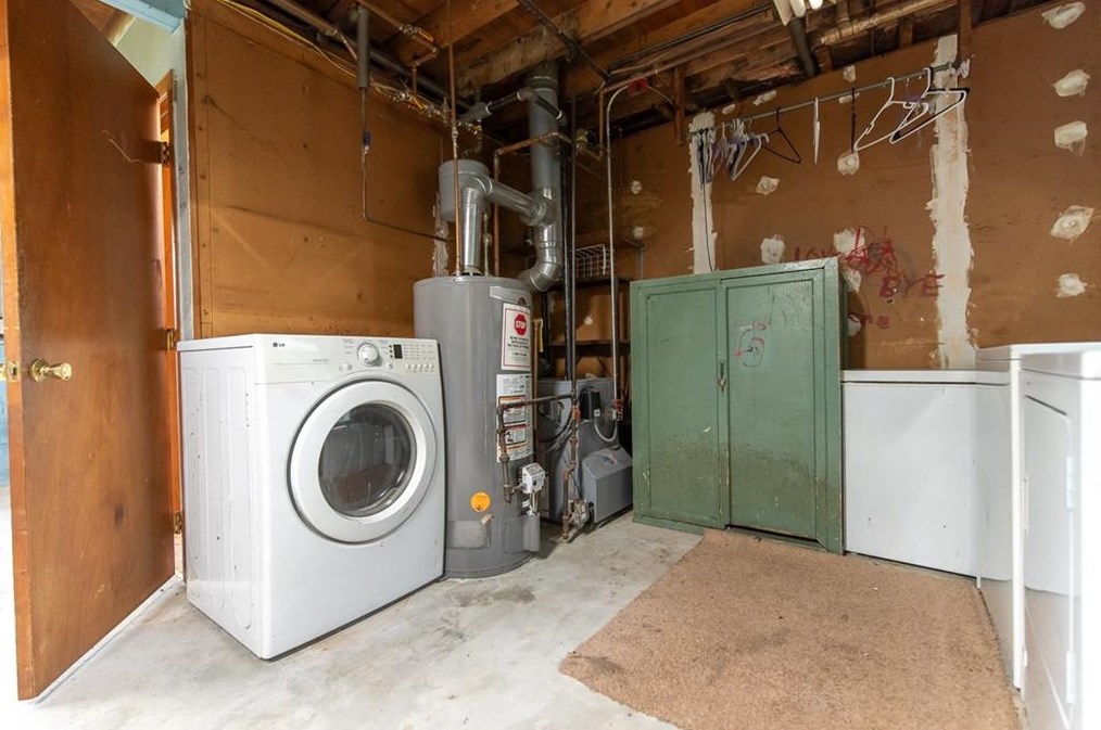 23 Vincent Way, Cranston RI 02921-2582 exterior