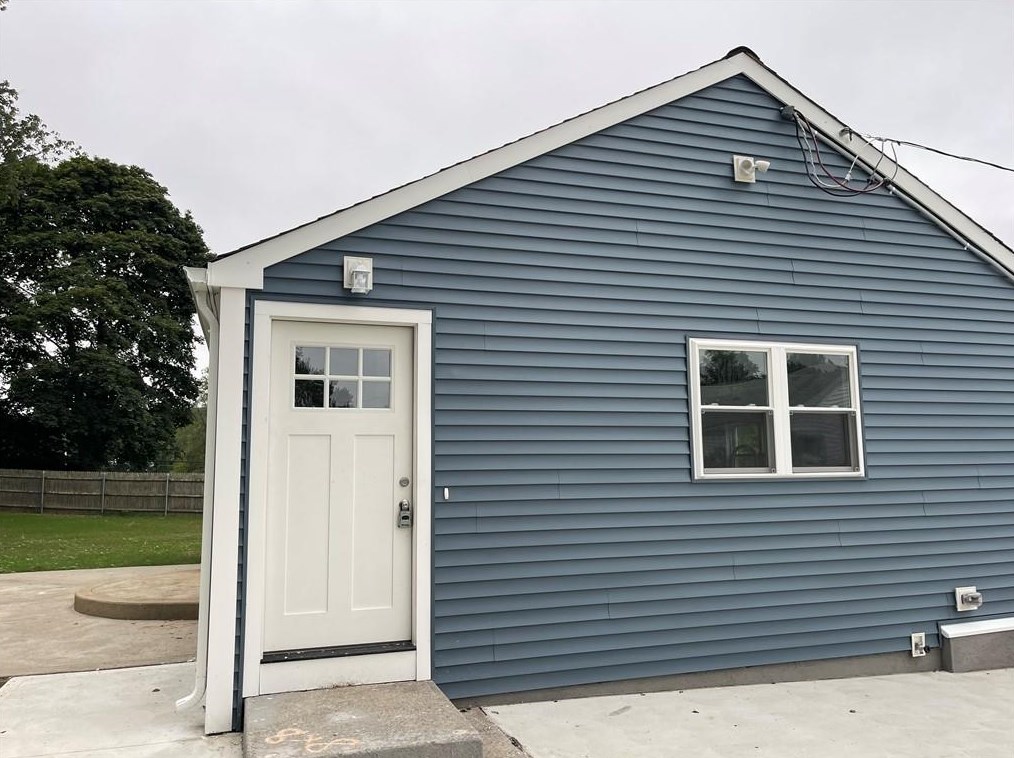 21 W Hill Cir, Cranston, RI 02920