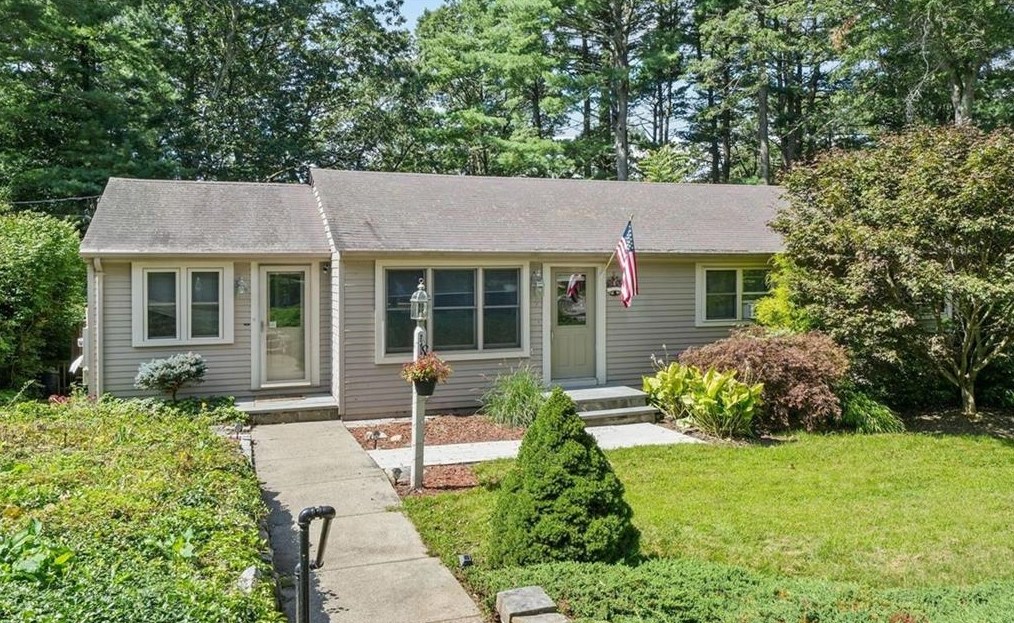 7 Patricia Ave, North Smithfield, RI 02896