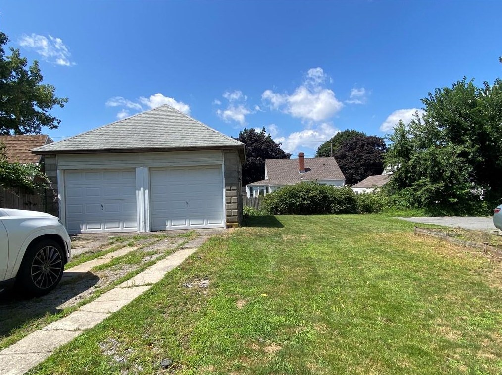 107 Woodbine St, Cranston, RI 02910