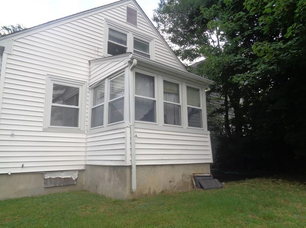 374 Sharon St, Providence, RI 02908