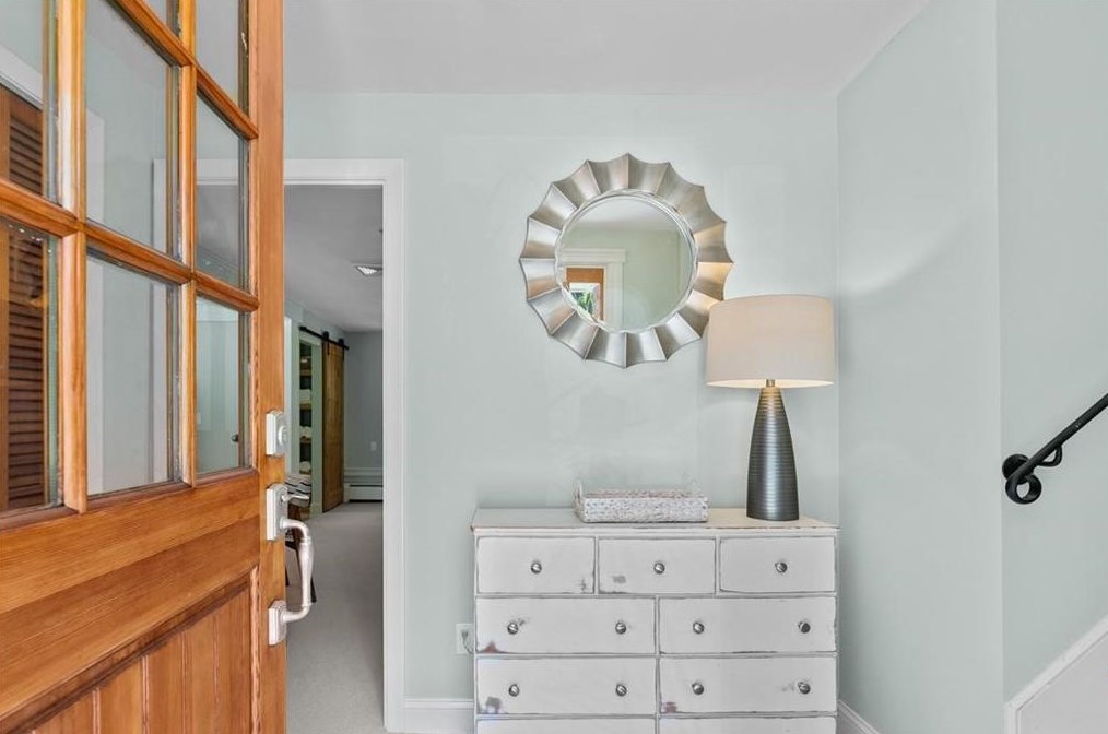 33 Beachmount Ave, Bristol, RI 02809-1506