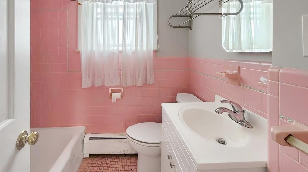 359 Wood St, Bristol RI 02809-2308 exterior