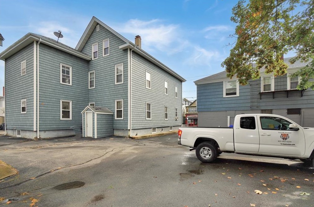 359 Wood St, Bristol RI 02809-2308 exterior
