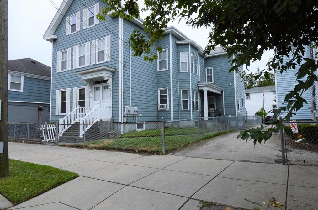 359 Wood St, Bristol RI 02809-2308 exterior