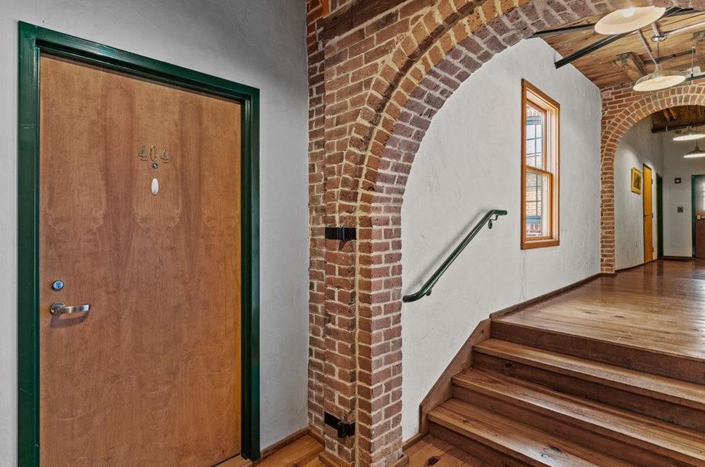 407 Pine St, Providence RI 02903-4519 exterior